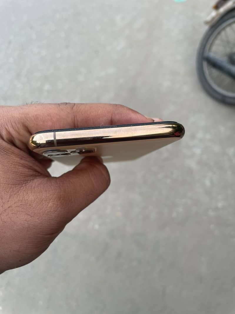 Apple iPhone 11 Pro Max 2