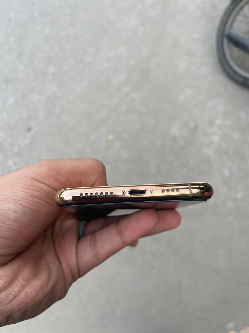 Apple iPhone 11 Pro Max 3