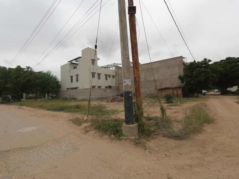 Gulshan-e-usman 4
