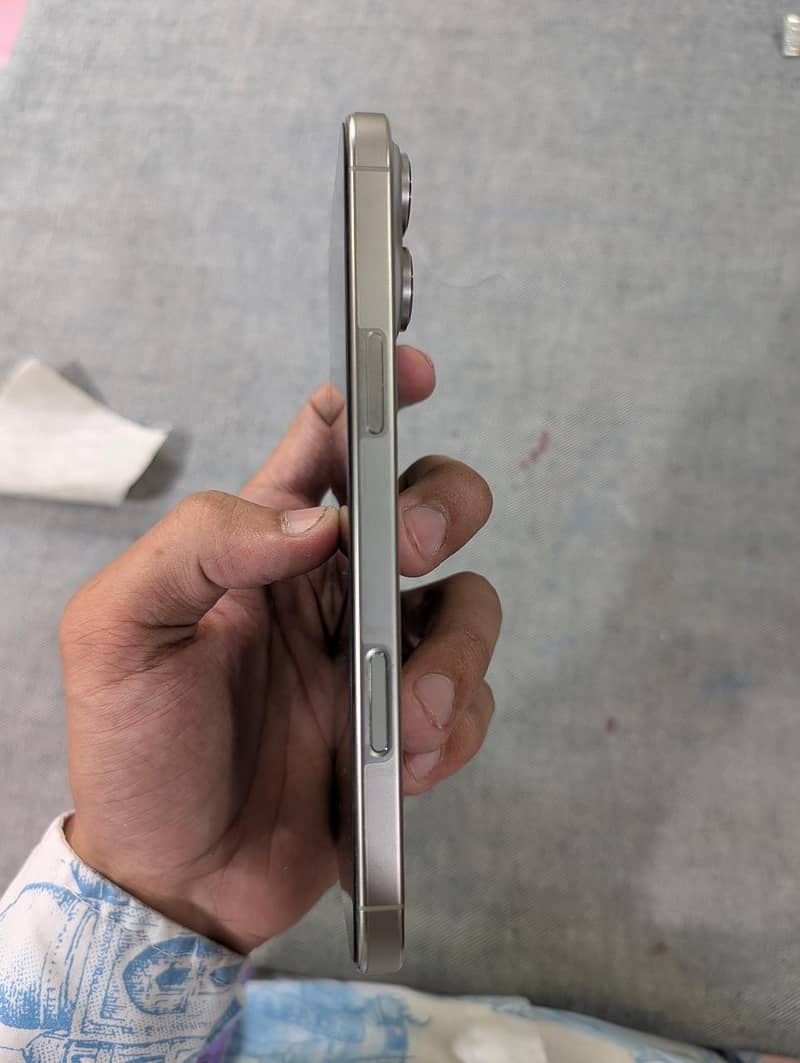 Apple iPhone 16 Pro Max 0