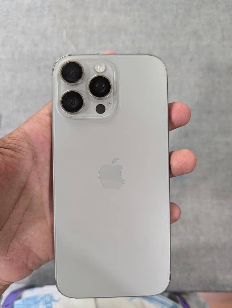 Apple iPhone 16 Pro Max 2