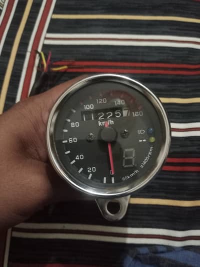 Bike ka Analog Speedometer/Meter sale ke liye available hai.