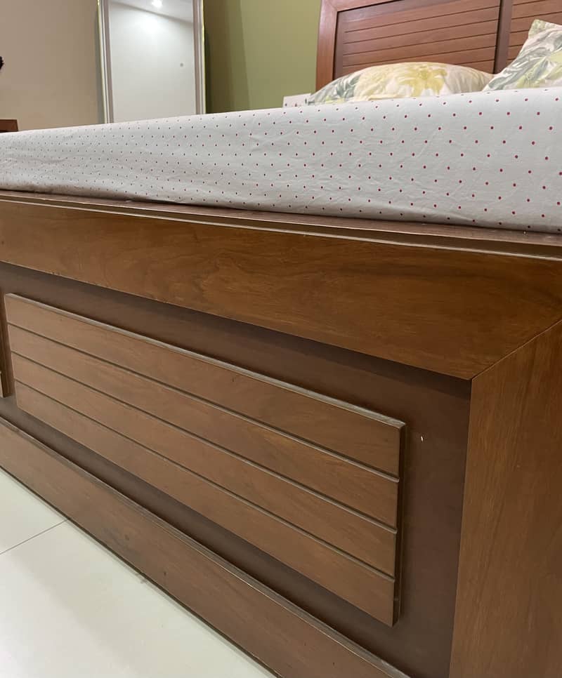 King size bed 2