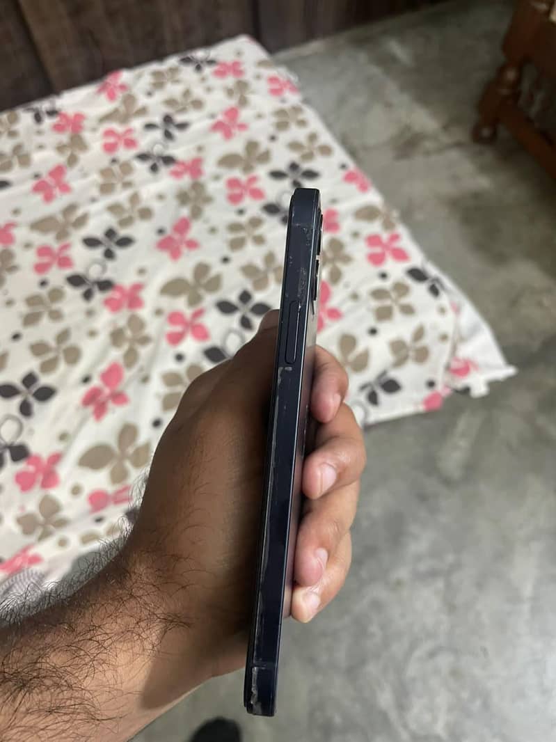 Apple iPhone 12 1