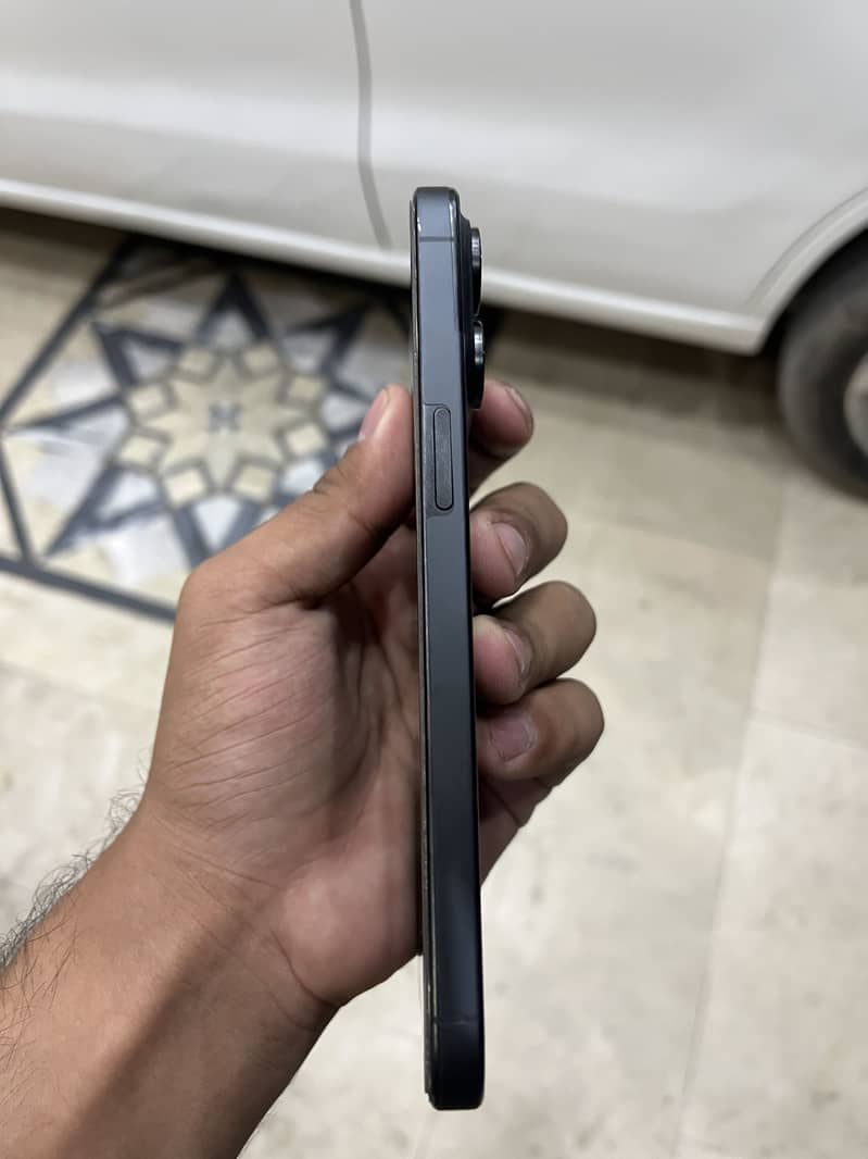 Apple iPhone 15 Pro Max 1