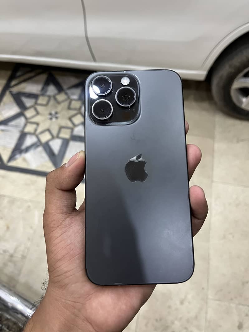 Apple iPhone 15 Pro Max 2
