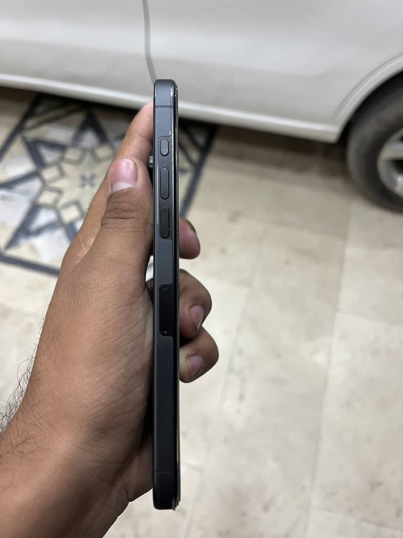 Apple iPhone 15 Pro Max 4