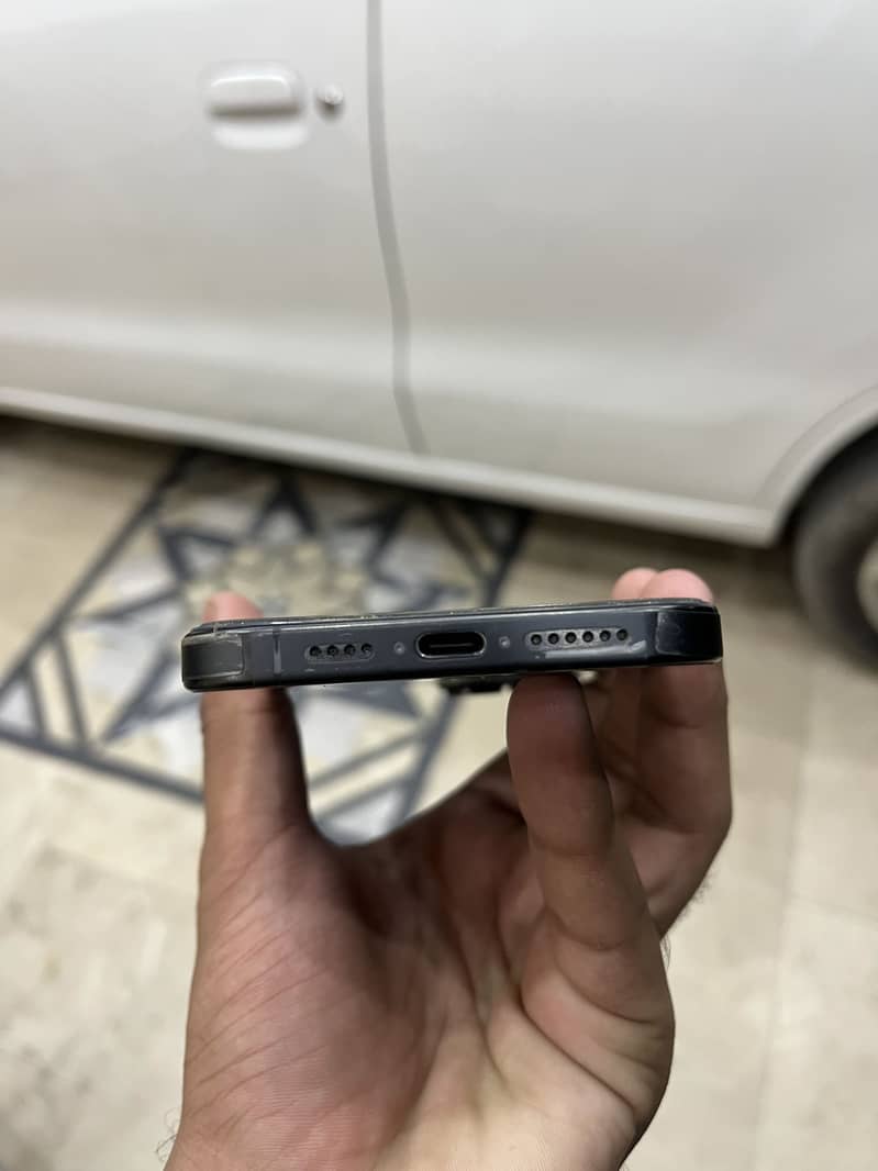 Apple iPhone 15 Pro Max 6