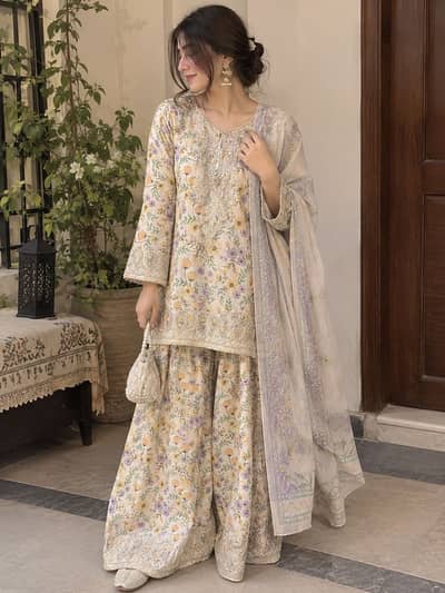Used preloved dress ma sell kr rhii hoon cash on delivery p bj doongi
