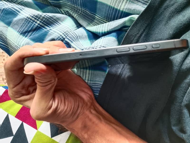 Apple iPhone 15 Pro Max 4