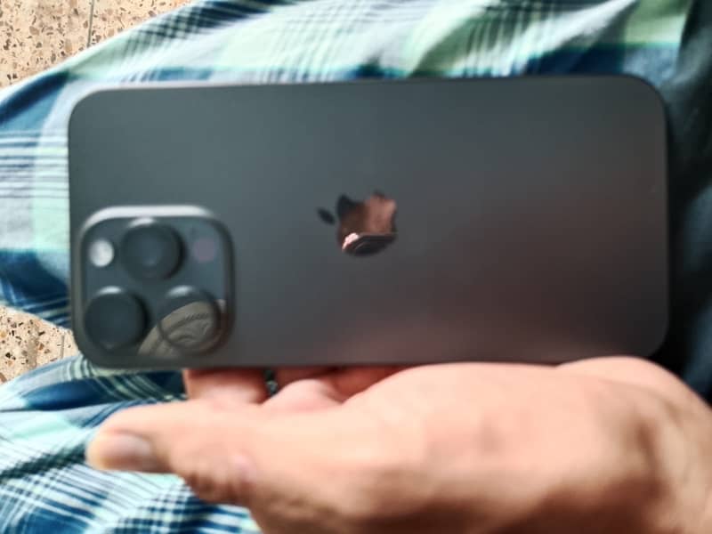 Apple iPhone 15 Pro Max 6