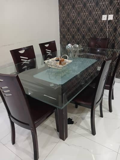 6 seater imported dining table availabe for sale
