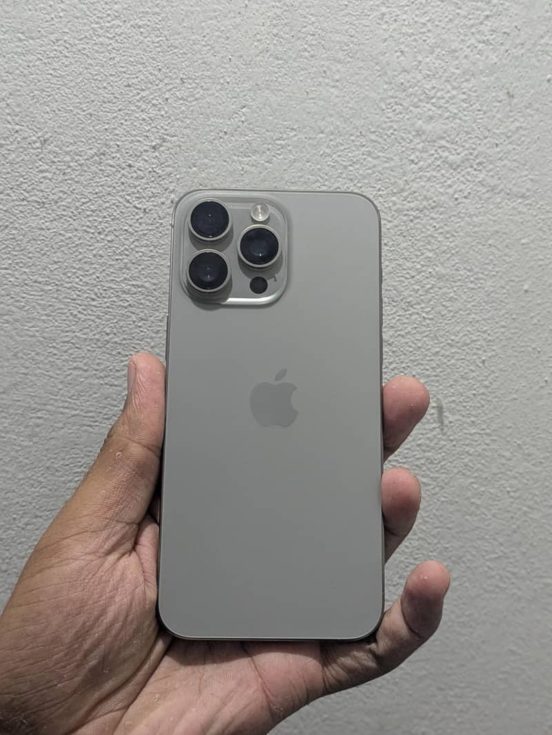 Apple iPhone 15 Pro Max 0