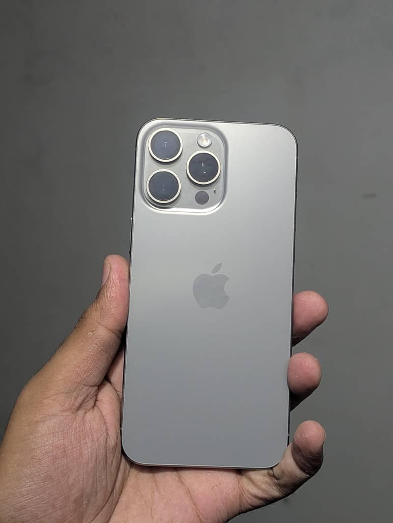 Apple iPhone 15 Pro Max 1