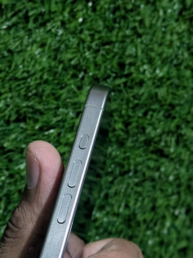 Apple iPhone 15 Pro Max 2
