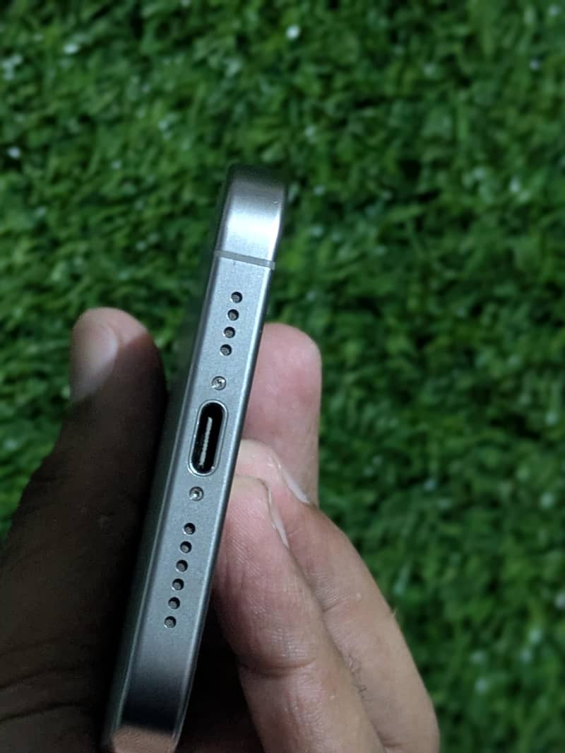 Apple iPhone 15 Pro Max 3