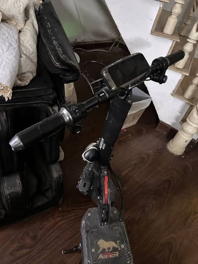 ELECTRIC SCOOTER