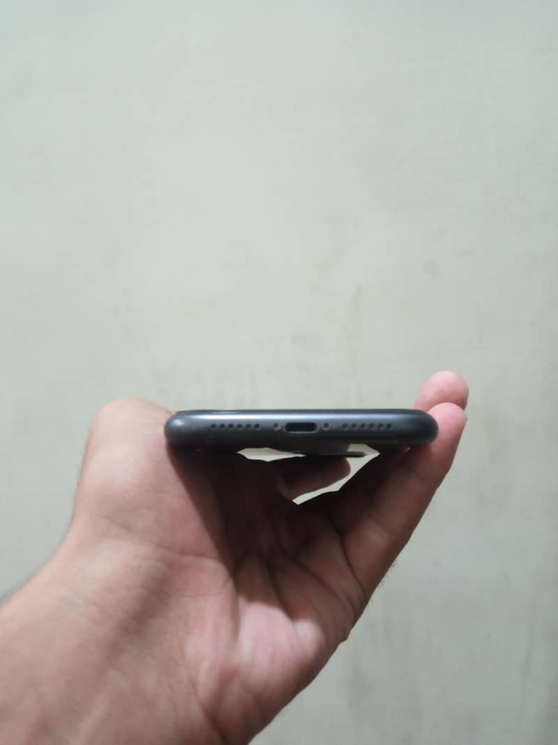 Apple iPhone 11 3