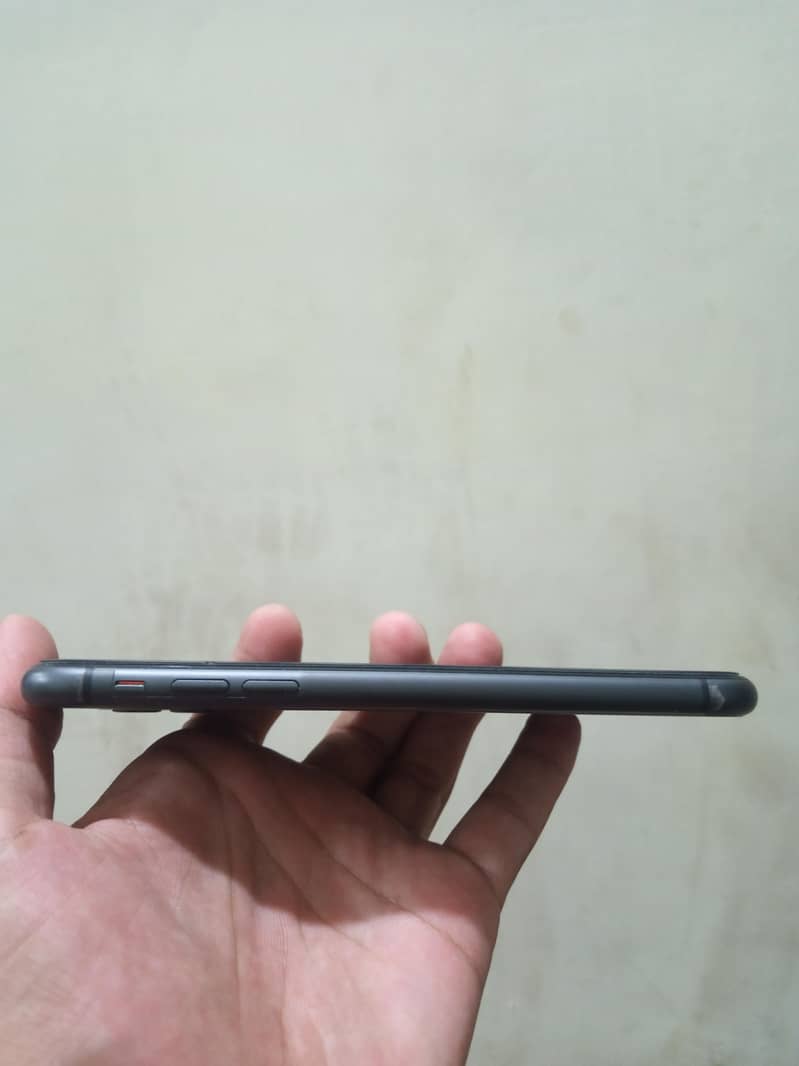 Apple iPhone 11 4