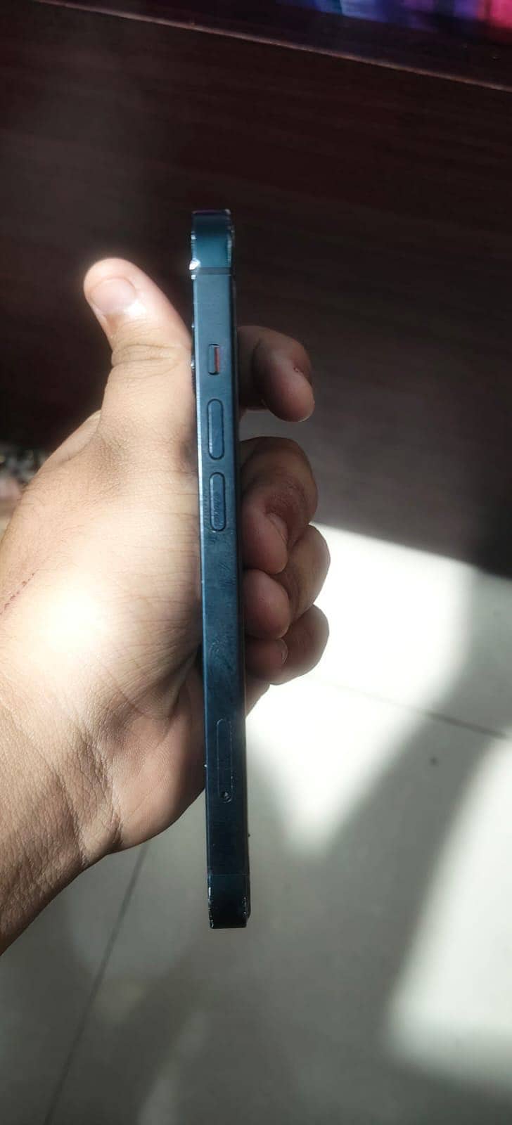 Apple iPhone 13 1