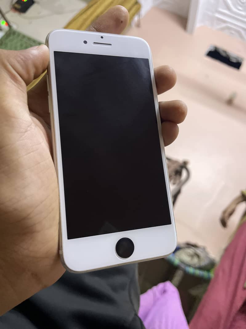 Apple iPhone 8 4