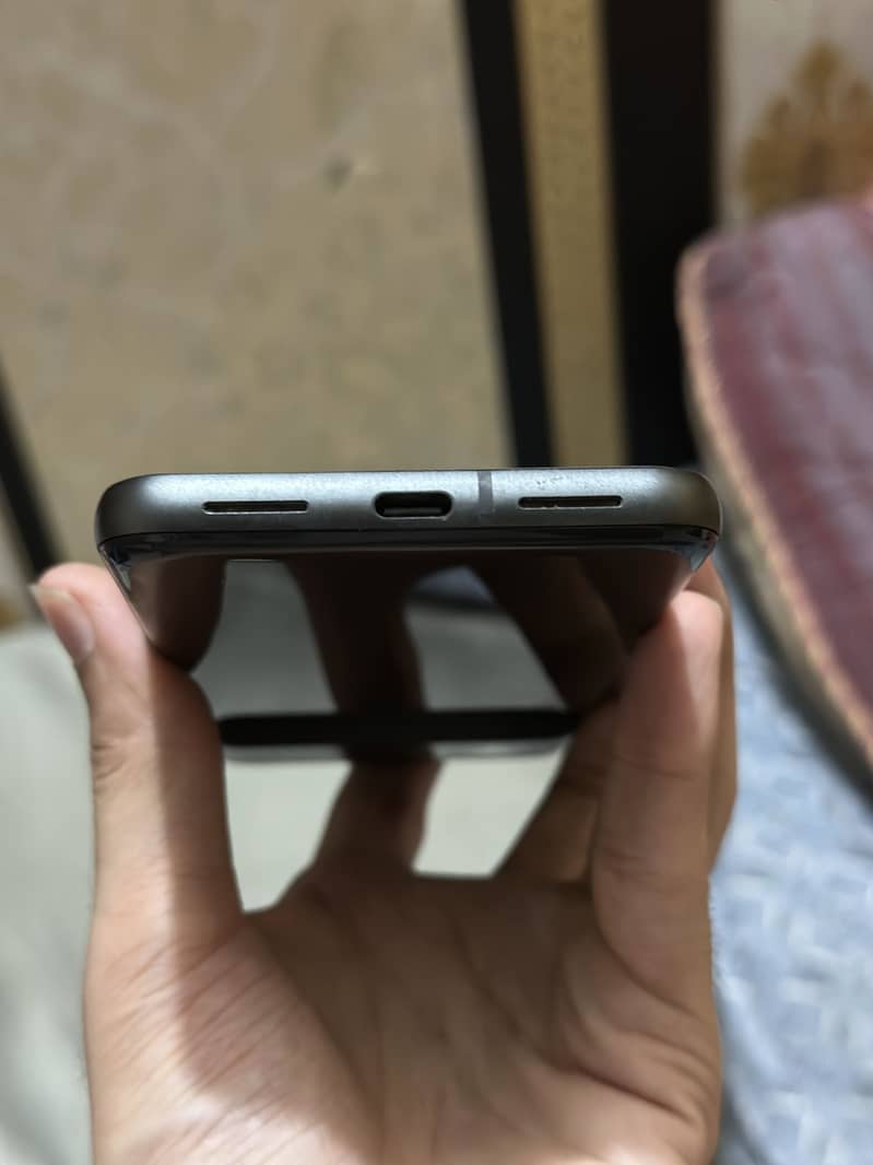 Google Pixel 8 4
