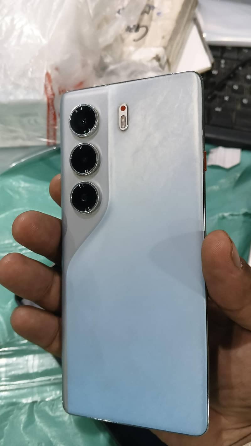 Tecno CAMON 40 Pro 6