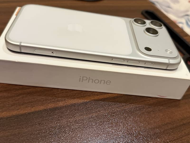 Apple iPhone 17 Pro Max 7