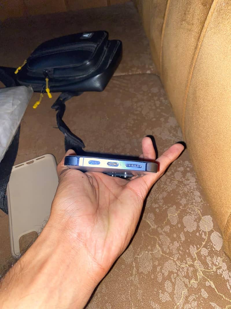 Apple iPhone 13 Pro Max 2