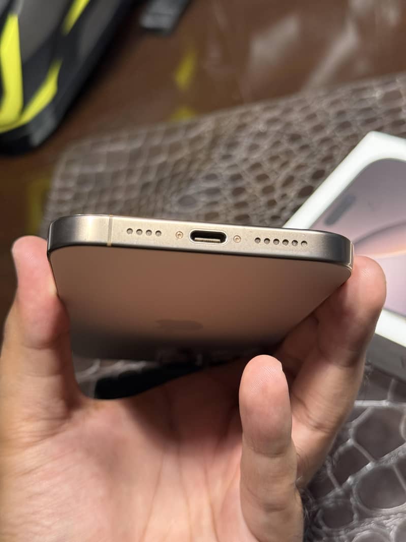 Apple iPhone 16 Pro Max // Mint Condition 5