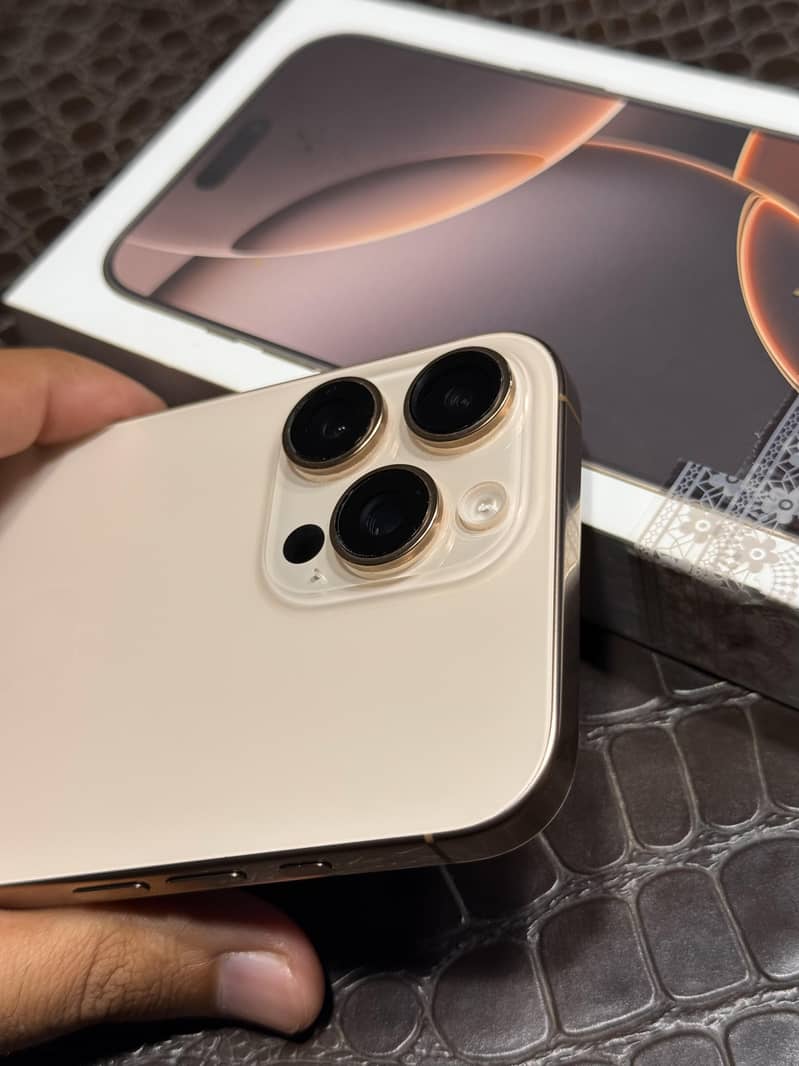 Apple iPhone 16 Pro Max // Mint Condition 6