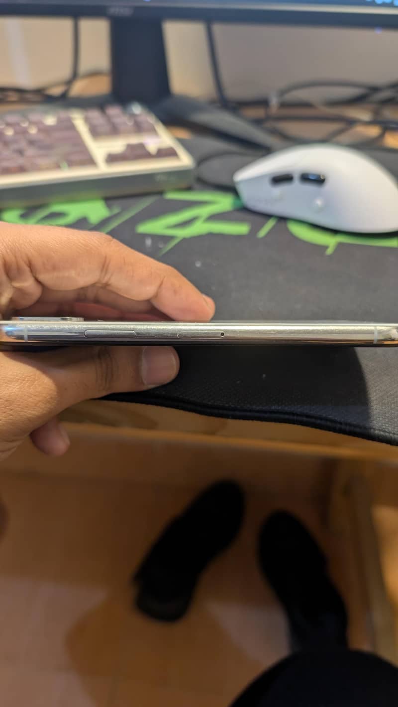 IPHONE XS 4