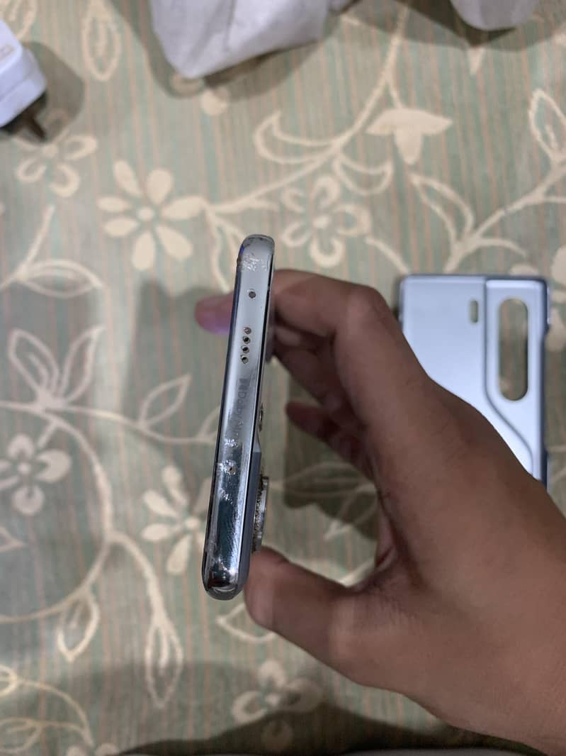 Tecno CAMON 40 Pro 4