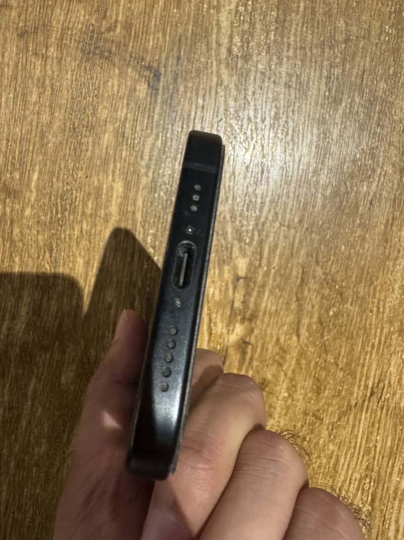 Apple iPhone 15 4