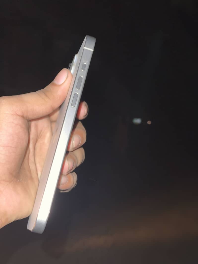 Apple iPhone 15 Pro Max 2