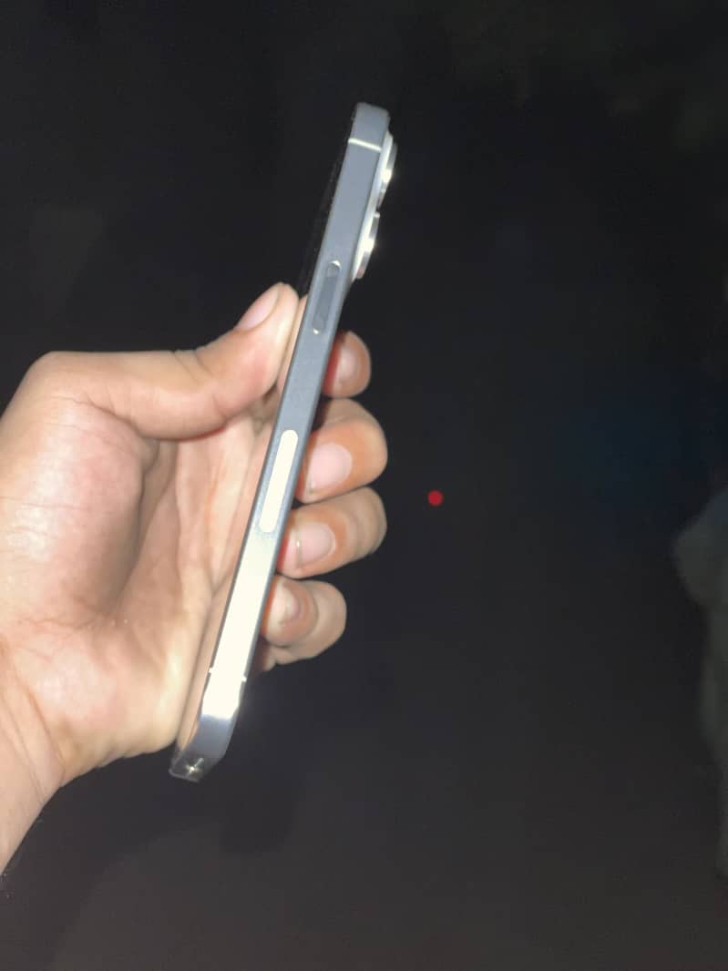 Apple iPhone 15 Pro Max 4