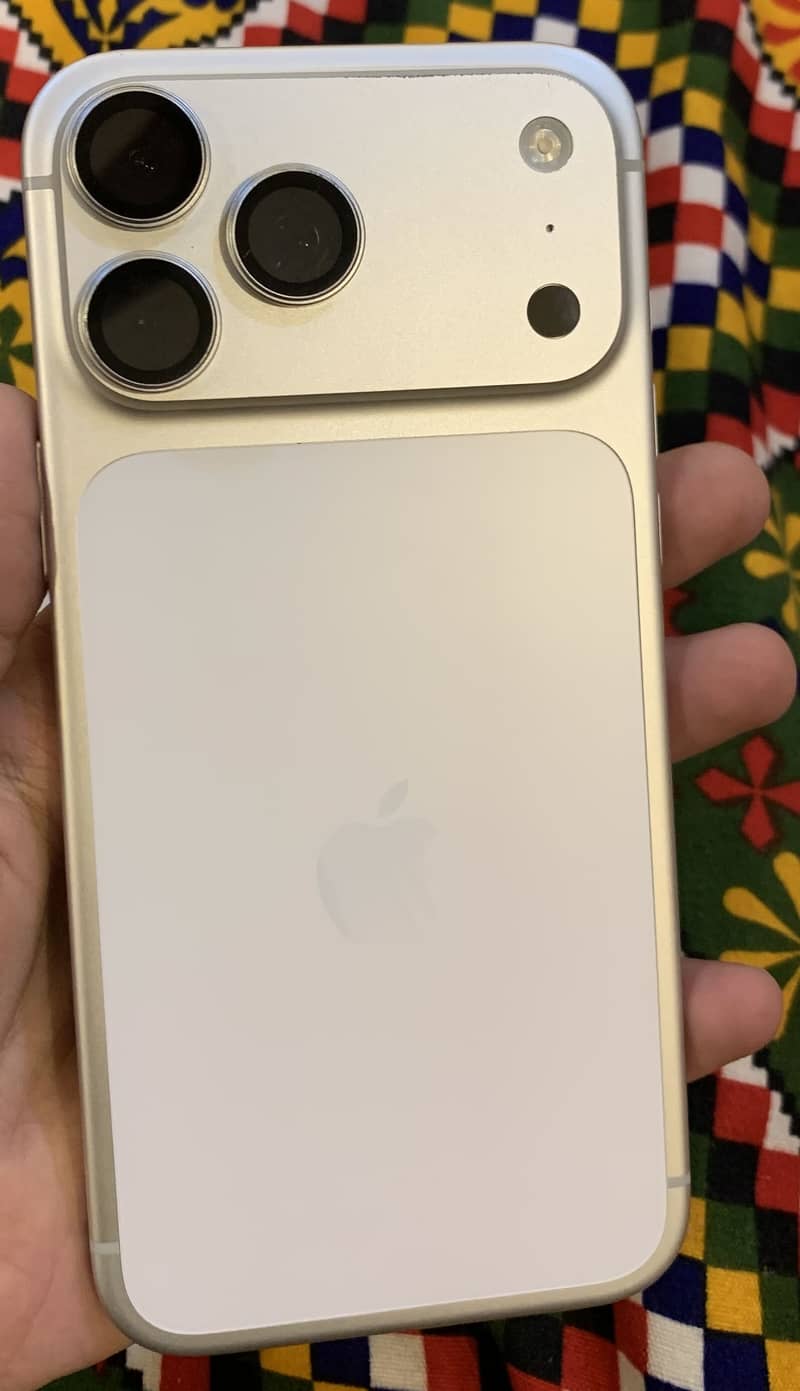 Apple iPhone 17 Pro Max 0