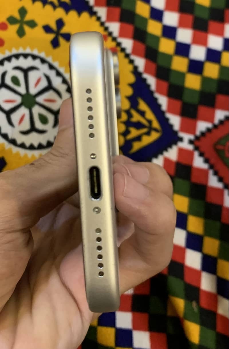 Apple iPhone 17 Pro Max 4