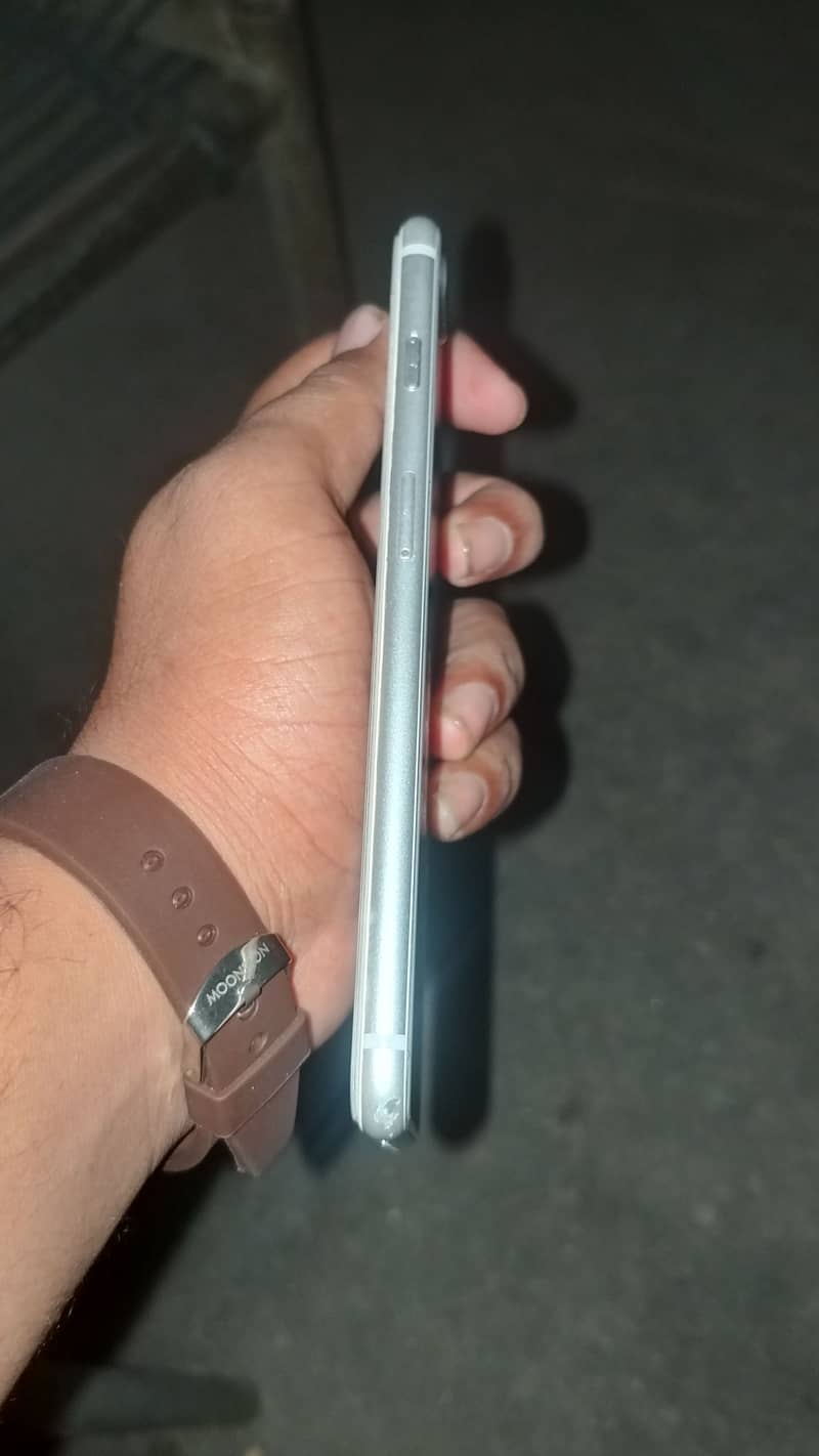 Apple iPhone 8 Plus 3