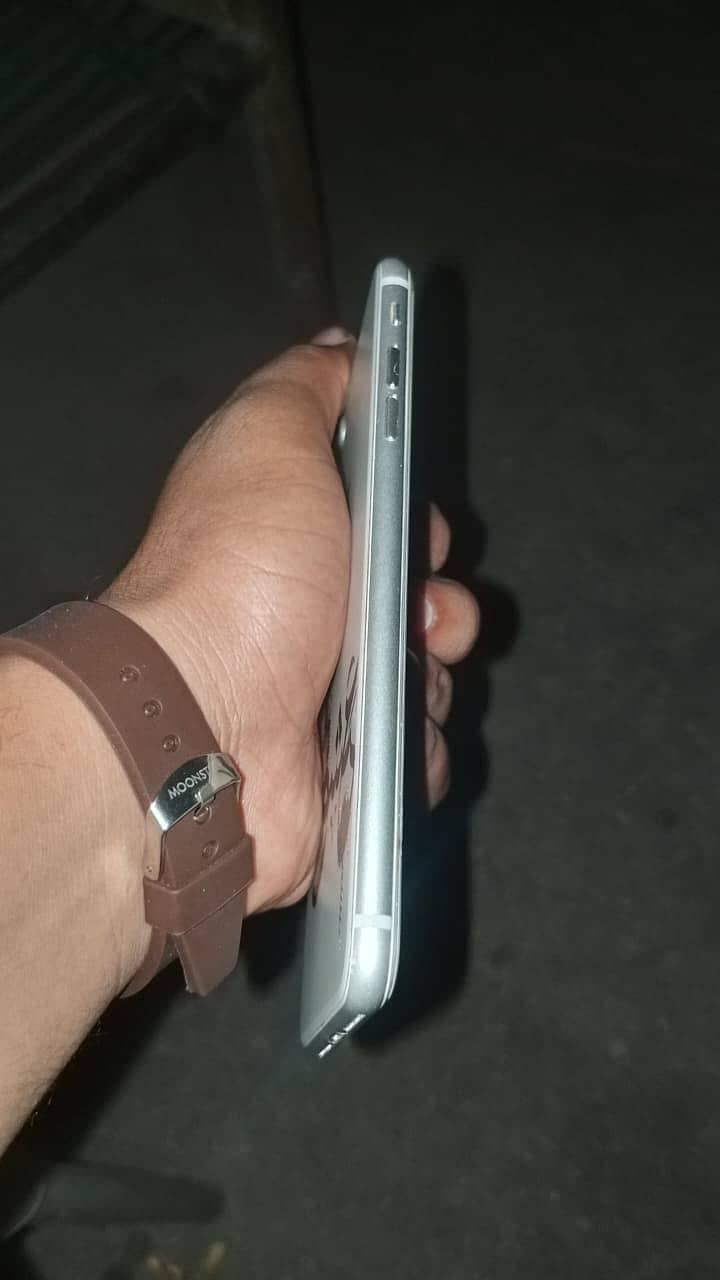Apple iPhone 8 Plus 4