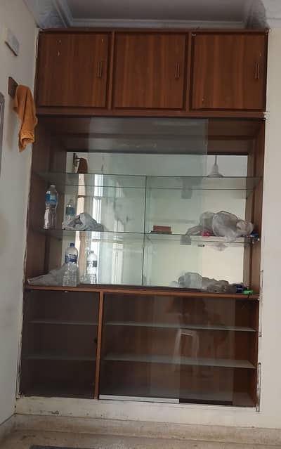 Glass partition