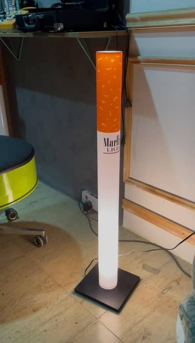 FLOOR LAMP