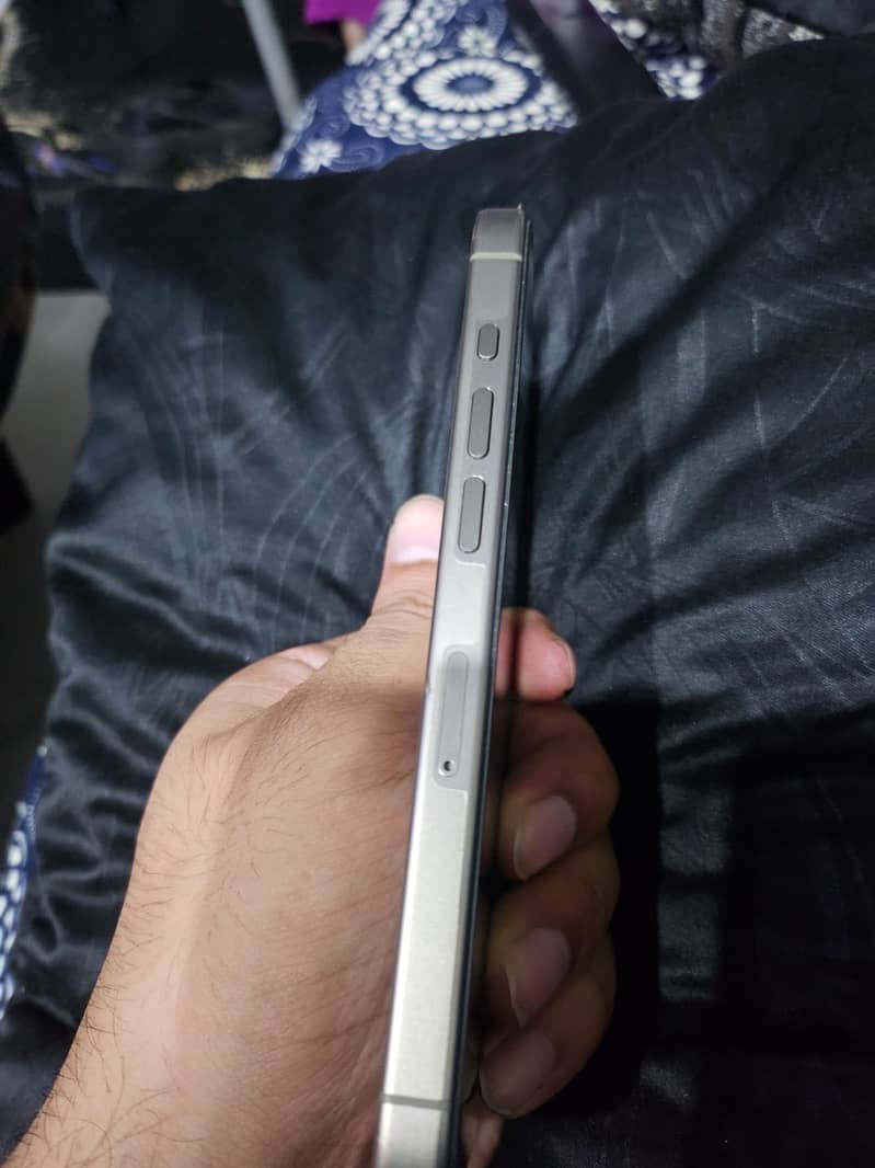 Apple iPhone 15 Pro 2
