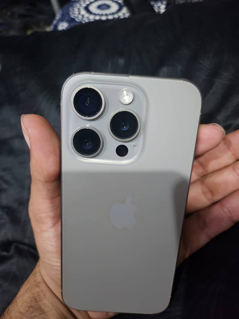 Apple iPhone 15 Pro 3