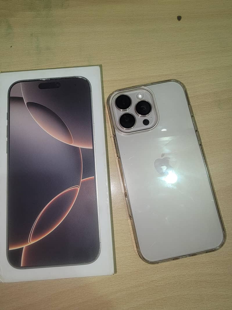 Apple iPhone 16 Pro Max 4
