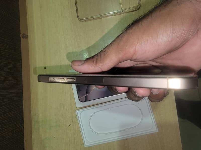 Apple iPhone 16 Pro Max 5