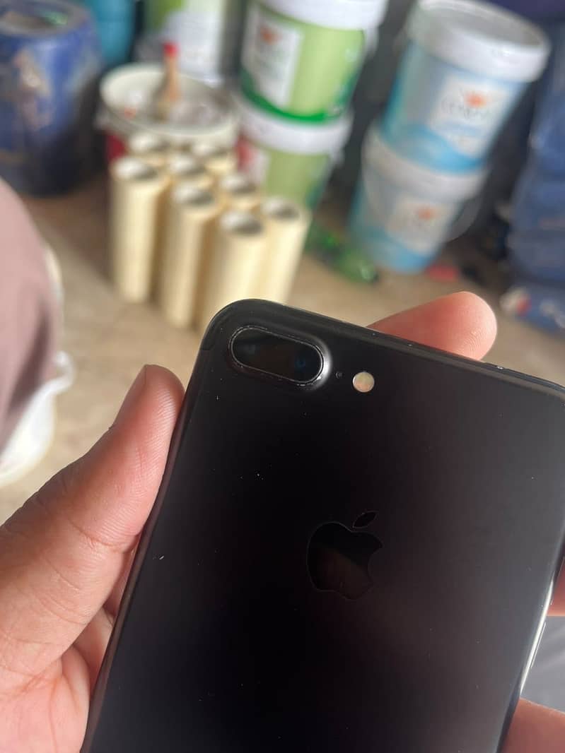 Apple iPhone 7 Plus 1
