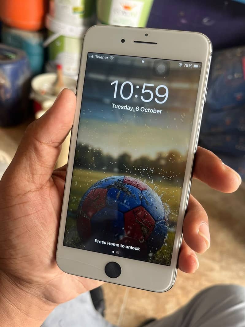 Apple iPhone 7 Plus 6
