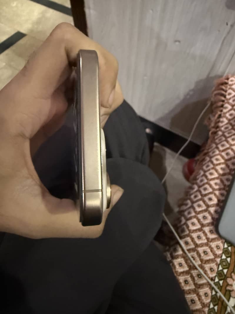 Apple iPhone 16 Pro Max 3