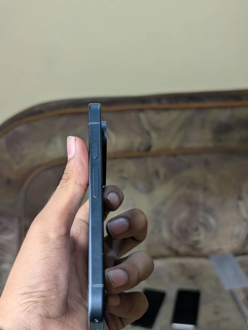 Google Pixel 9 5